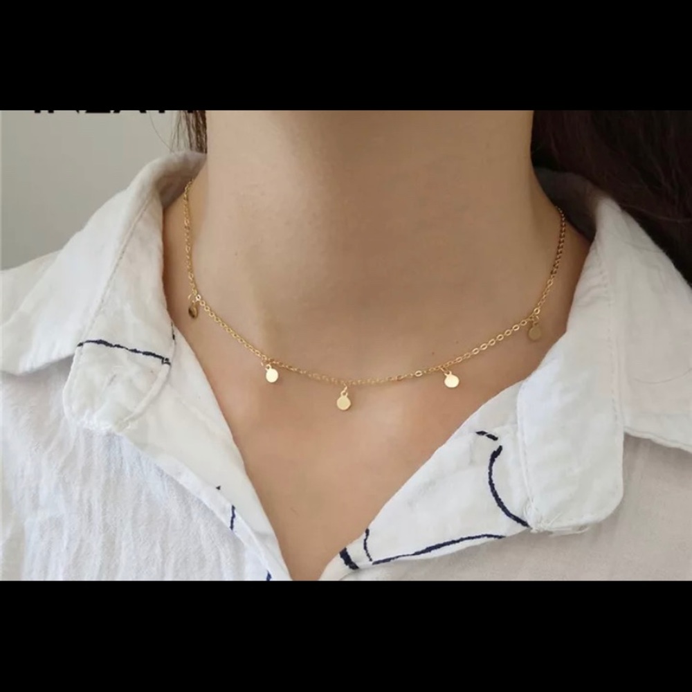 Gorgeous simple choker